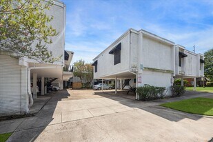 1645 W Main St in Houston, TX - Building Photo