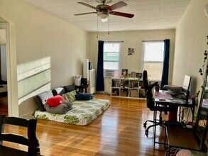 1666 Commonwealth Avenue, Unit 45 in Boston, MA - Foto de edificio - Building Photo