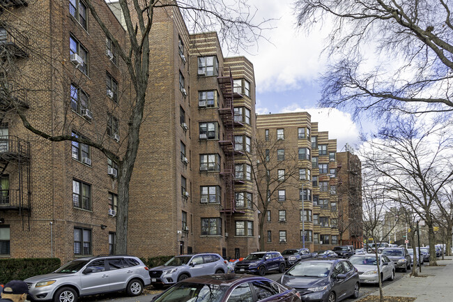 306 E Mosholu Pky in Bronx, NY - Foto de edificio - Building Photo