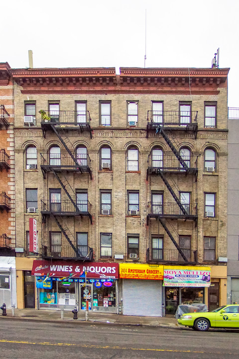 2404 Amsterdam Ave in New York, NY - Foto de edificio