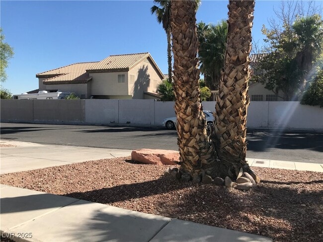 5423 Dancing Bear Dr in Las Vegas, NV - Building Photo - Building Photo
