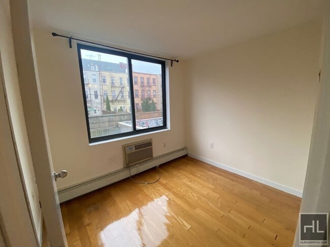 METROPOLITAN AVENUE in Brooklyn, NY - Building Photo - Building Photo