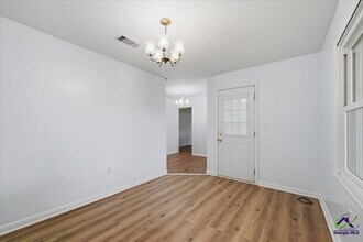 202 Self St in Warner Robins, GA - Building Photo - Building Photo