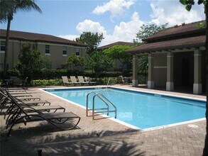 6920 Julia Gardens Dr in Coconut Creek, FL - Foto de edificio - Building Photo