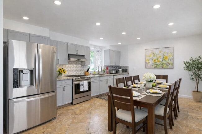 1825 Casa Verde Dr in North Las Vegas, NV - Building Photo - Building Photo