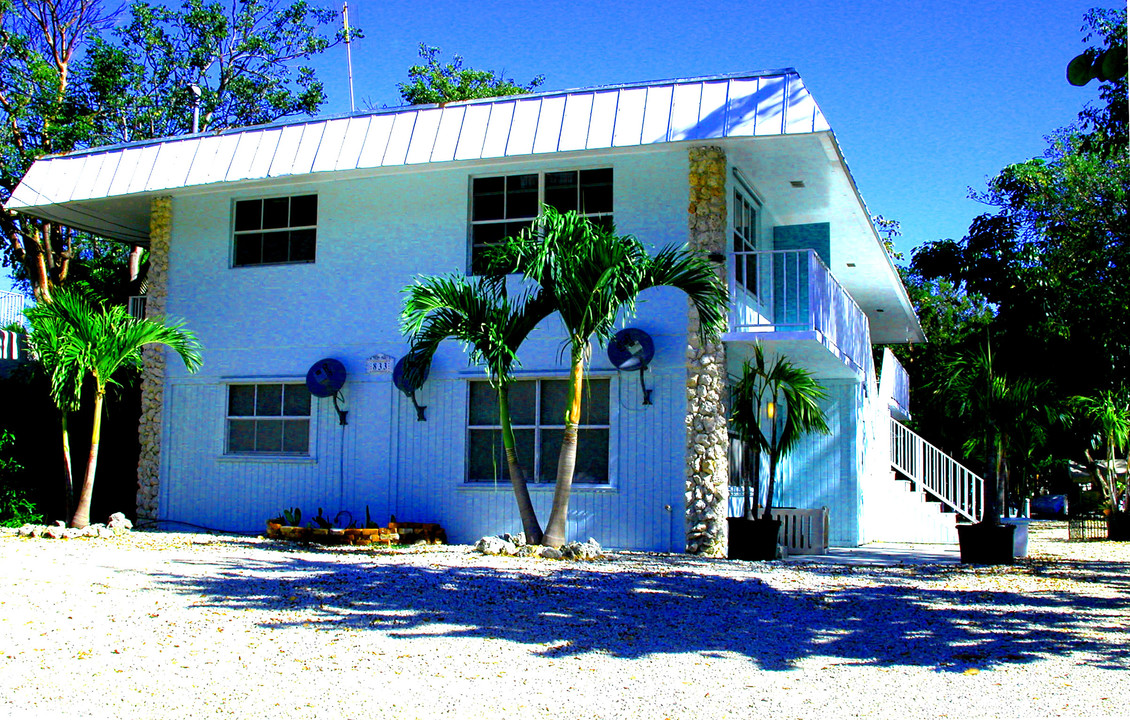 833 Bonito Ln in Key Largo, FL - Foto de edificio