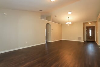 1717 Tarah Trace Dr in Brandon, FL - Building Photo - Building Photo