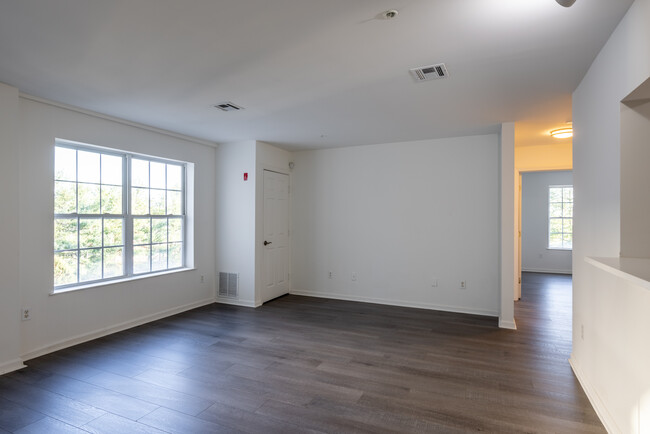 394 South Harrison in East Orange, NJ - Building Photo - Interior Photo