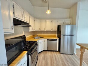 410 Spruce Hills Dr in Glen Gardner, NJ - Building Photo - Building Photo