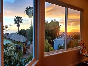 3306 Lloyd St in San Diego, CA - Foto de edificio - Building Photo