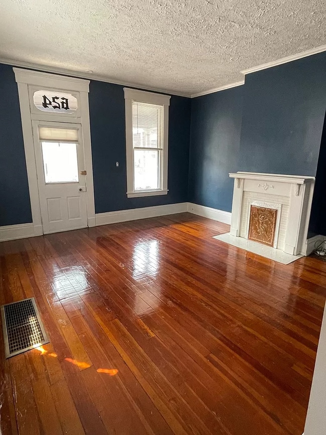 property at 624 W 12th St