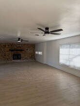 5600 Lakeview Dr in Austin, TX - Building Photo - Building Photo