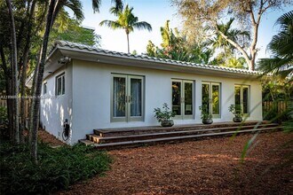 811 NE 71st St in Miami, FL - Building Photo - Building Photo
