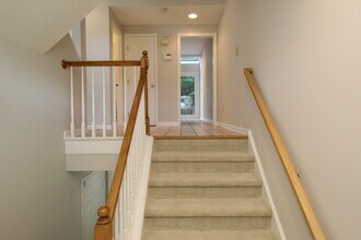 42 Greystone in Shelton, CT - Building Photo - Building Photo