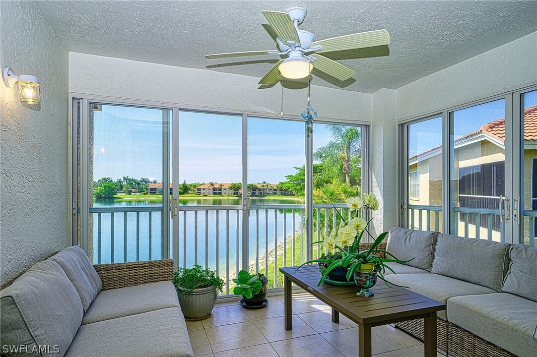 2408 Millcreek Ln in Naples, FL - Foto de edificio