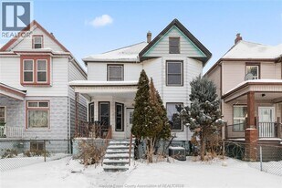 722 Dougall Ave in Windsor, ON - Building Photo