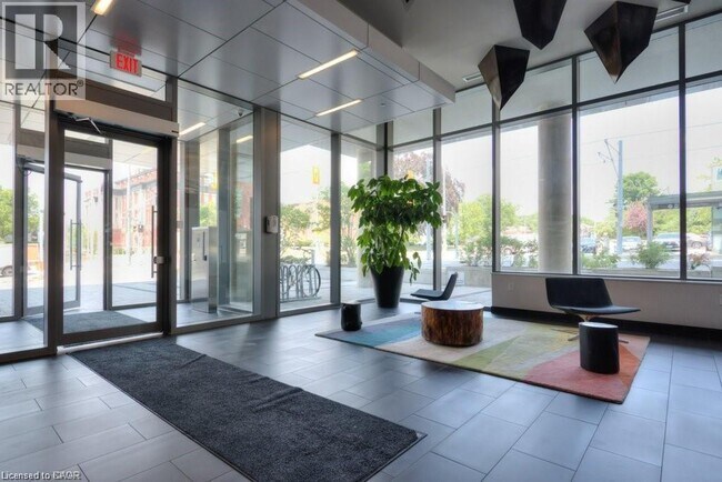 85 Duke St W in Kitchener, ON - Building Photo - Building Photo