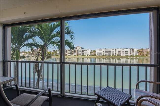 7540 Bay Island Dr S in South Pasadena, FL - Building Photo - Building Photo