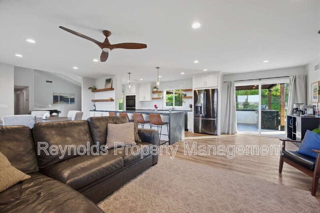 1953 Granite Hills Dr in El Cajon, CA - Building Photo - Building Photo