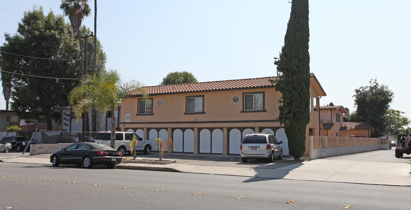 929 Mt. Olive Dr in Duarte, CA - Foto de edificio