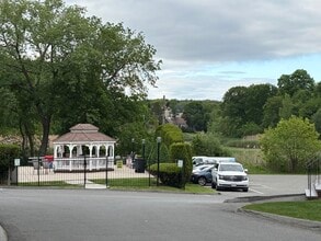 30 Hamilton St, Unit 40 in Saugus, MA - Foto de edificio - Building Photo
