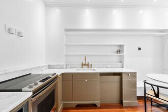 354 Tappan St, Unit 1 in Brookline, MA - Foto de edificio - Building Photo