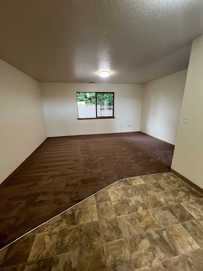 1336-1338 School Rd in Mckinleyville, CA - Building Photo - Building Photo