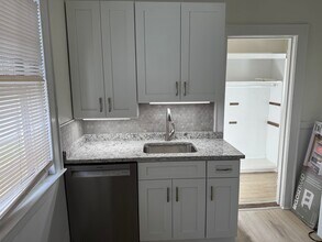 91 Maplewood Ave in West Hartford, CT - Building Photo - Building Photo