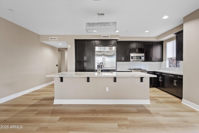 property at 4805 N Woodmere Fairway