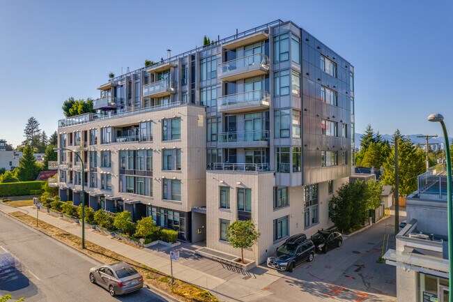 563 King Edward Ave W in Vancouver, BC - Building Photo - Building Photo