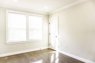 33 Merriam St, Unit 2 in Somerville, MA - Building Photo - Building Photo