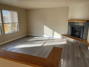 2333 Cliff Swallow Dr in Sandy, UT - Building Photo - Building Photo