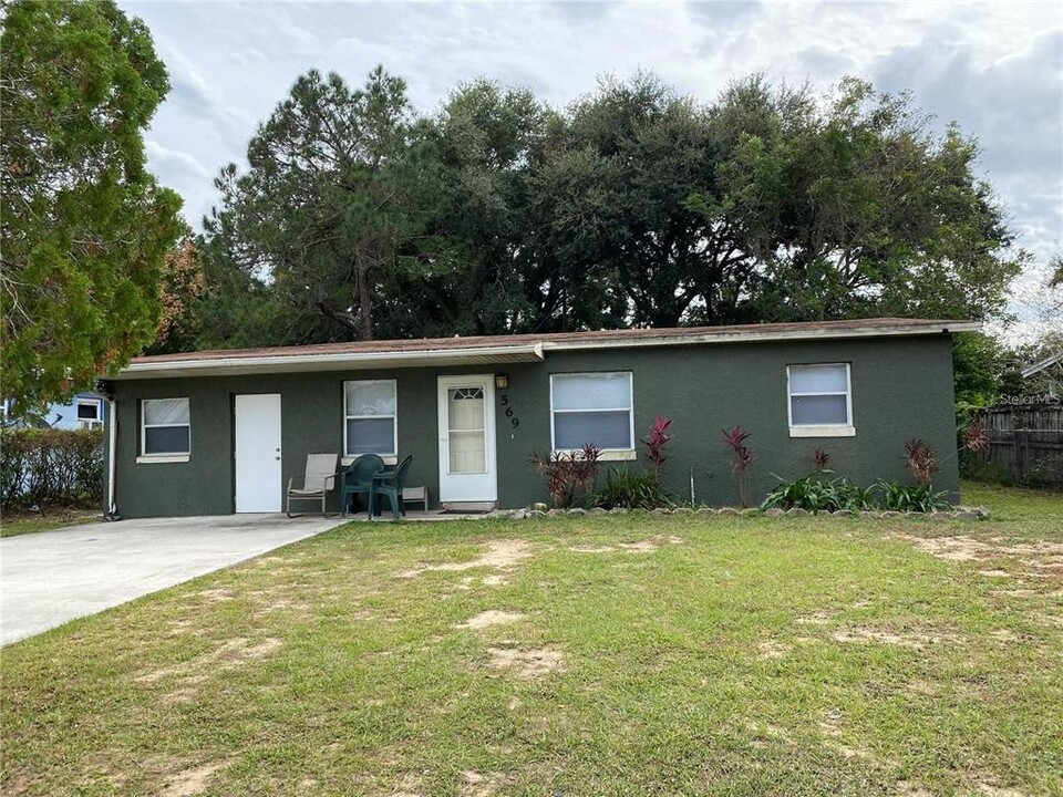 569 E Broome St in Clermont, FL - Foto de edificio
