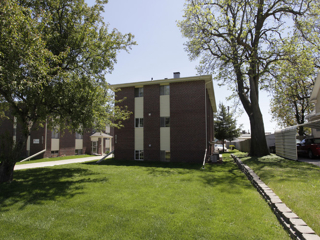 5015 Poppleton Ave in Omaha, NE - Foto de edificio - Building Photo