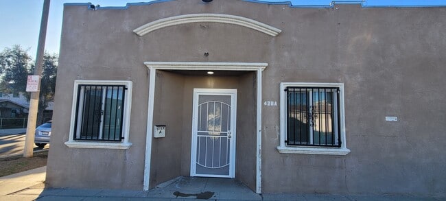 428 S Sultana Ave, Unit 428 South Sultana avenue in Ontario, CA - Foto de edificio - Building Photo