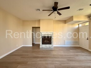 12585 Ruette Alliante in San Diego, CA - Building Photo - Building Photo