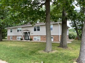 24306 W McGillen Ave, Unit Apt 3 in Mattawan, MI - Building Photo
