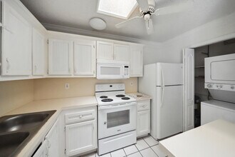 3703 Waterview Cir in Palm Springs, FL - Building Photo - Building Photo