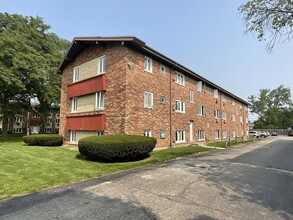 The Countryside in Countryside, IL - Building Photo - Building Photo