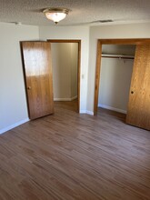 5232 W Iris Ct in Visalia, CA - Building Photo - Building Photo