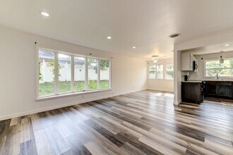 695 Hargrove Ln in Florissant, MO - Building Photo - Building Photo