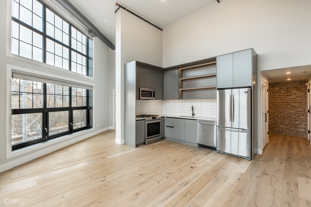 729 N Sangamon St, Unit 410 in Chicago, IL - Building Photo