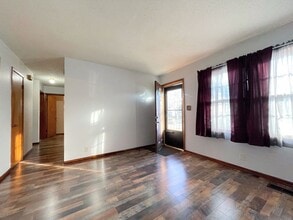 908 E 31st Ave in Hutchinson, KS - Building Photo - Building Photo