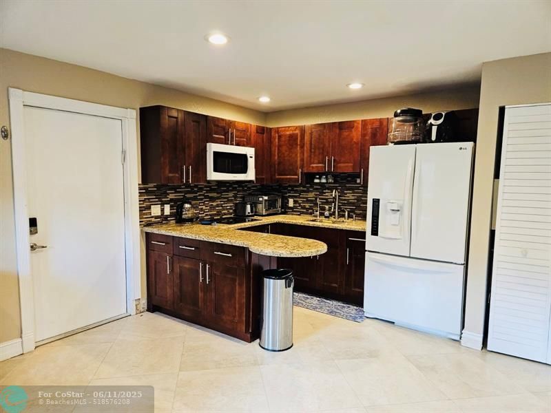 1650 SW 117th Ave in Davie, FL - Building Photo
