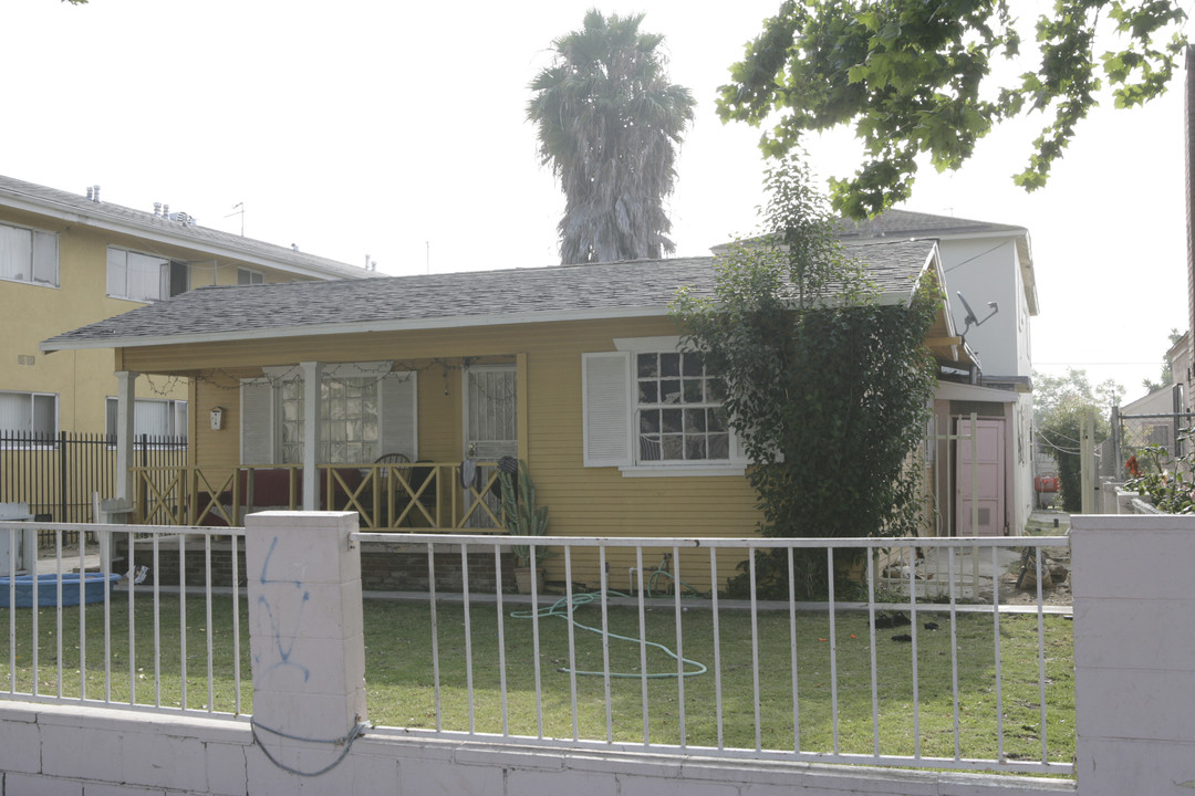 6126 Brynhurst Ave in Los Angeles, CA - Building Photo