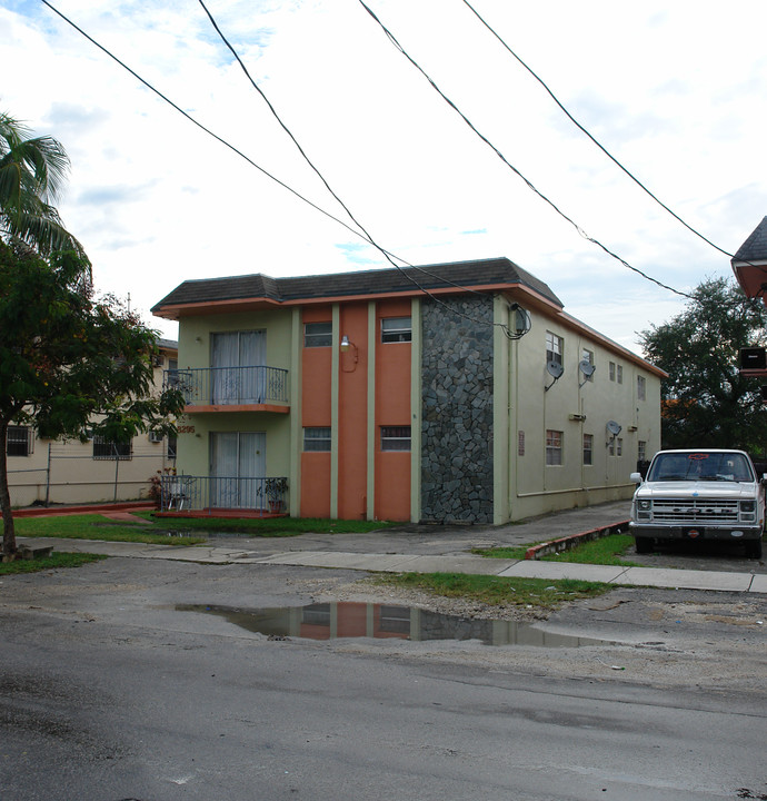 8295 NE Miami Ct in Miami, FL - Building Photo