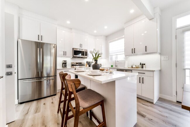 15809-15897 97 Ave NW in Edmonton, AB - Building Photo - Building Photo