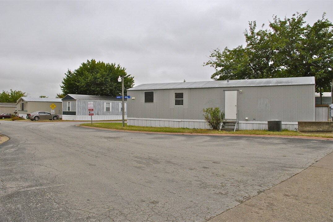 1025 W Pipeline Rd in Hurst, TX - Building Photo