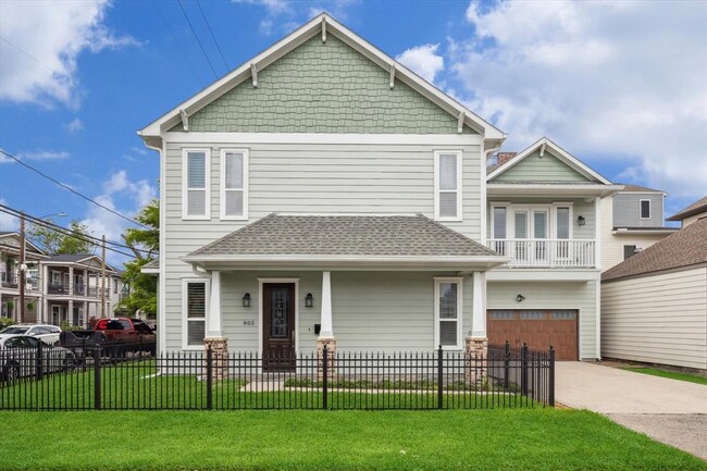 property at 805 W 8th St