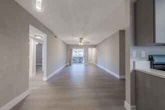 105 Gardens Dr, Unit 102 in Pompano Beach, FL - Building Photo - Building Photo